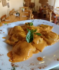 Ravioles en salsa rosada